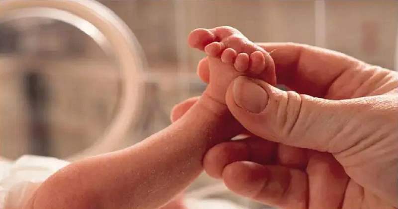 આ જન્મેલા બાળકની શ્વાસ 17 મિનિટ સુધી બંધ હતો, પછી ડોક્ટરે કર્યું આવું કે………. ચમત્કાર થયો